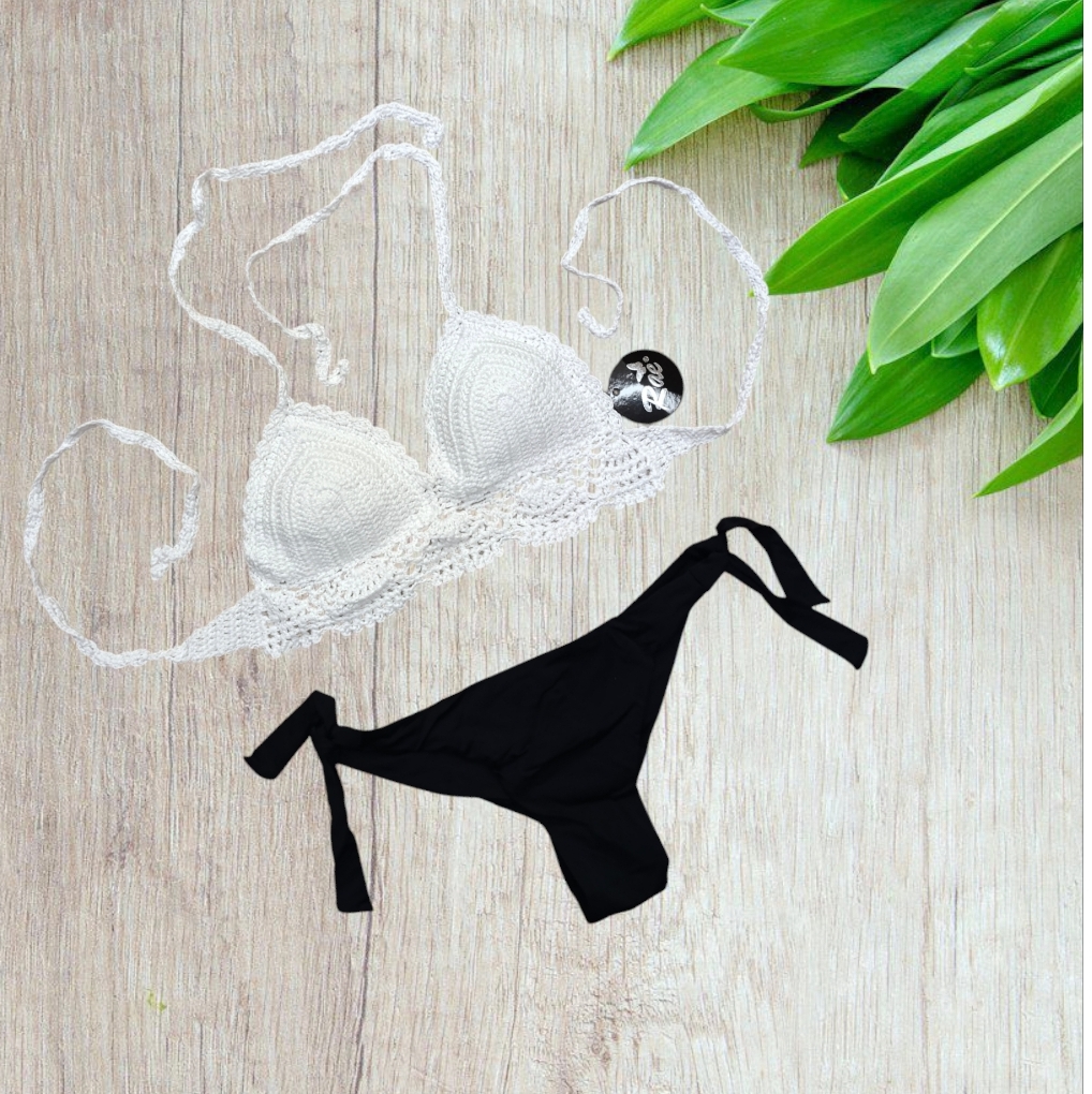 Bikini a Triangolo Crochet Bianco e Nero - Brasiliana - Taglia S (40) - immagine 4