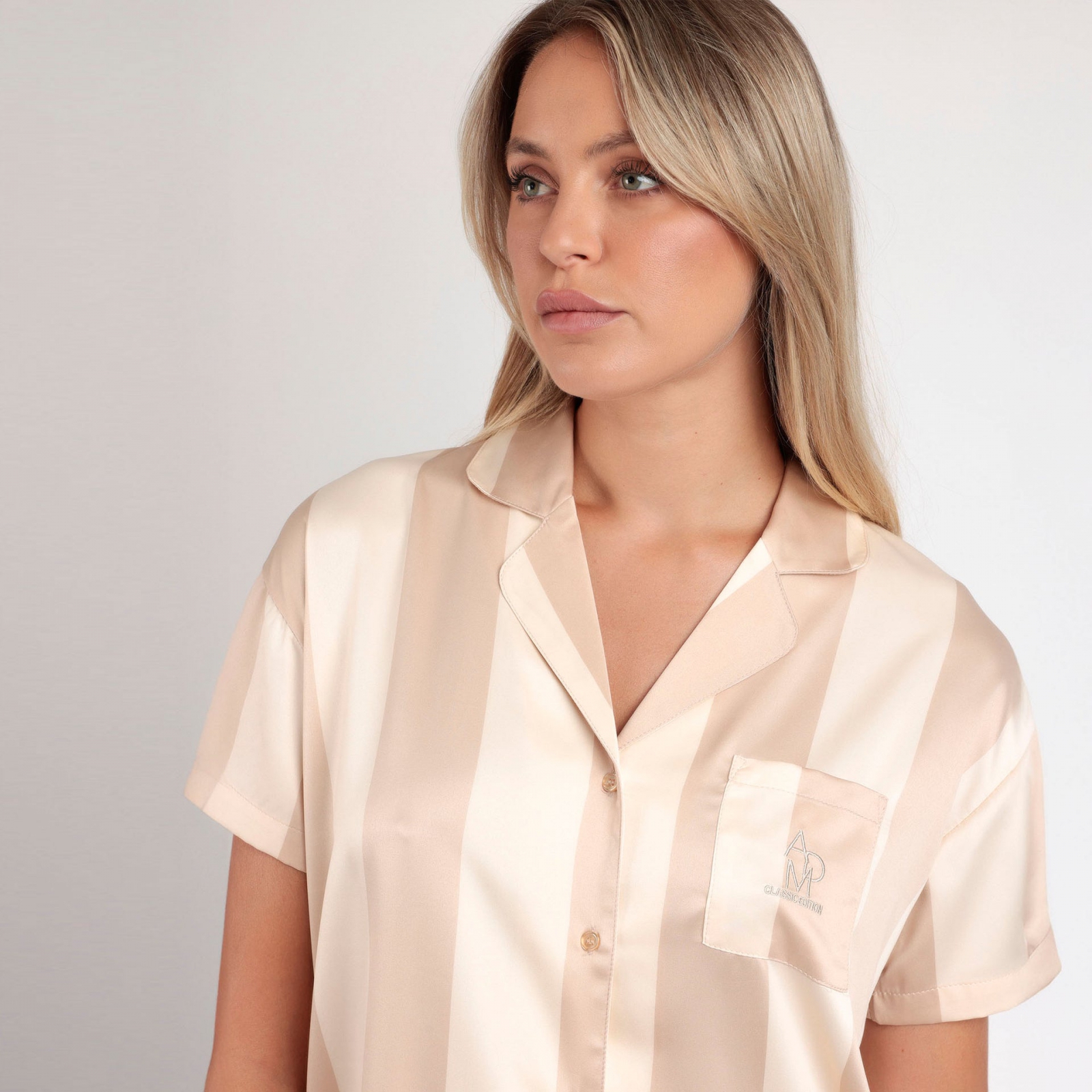 Pigiama donna marca Admas serie Classic Edition modello Gold tutto abbottonato avanti - immagine 2