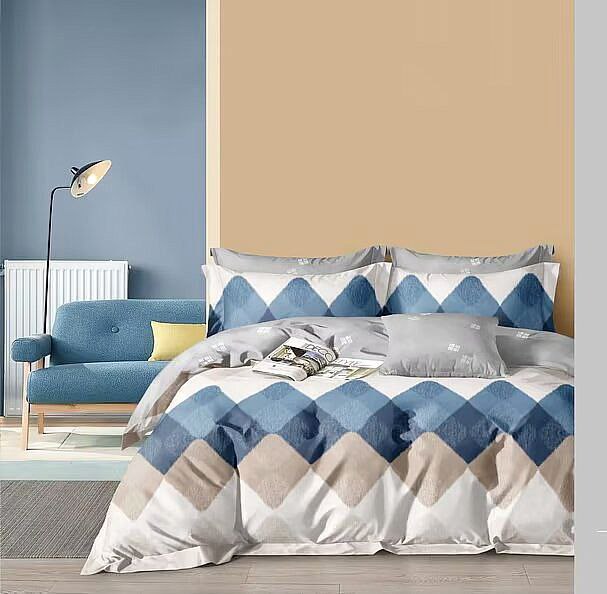 Copripiumino matrimoniale con fantasia geometrico colore blu, bianco e beige con federe coordinate