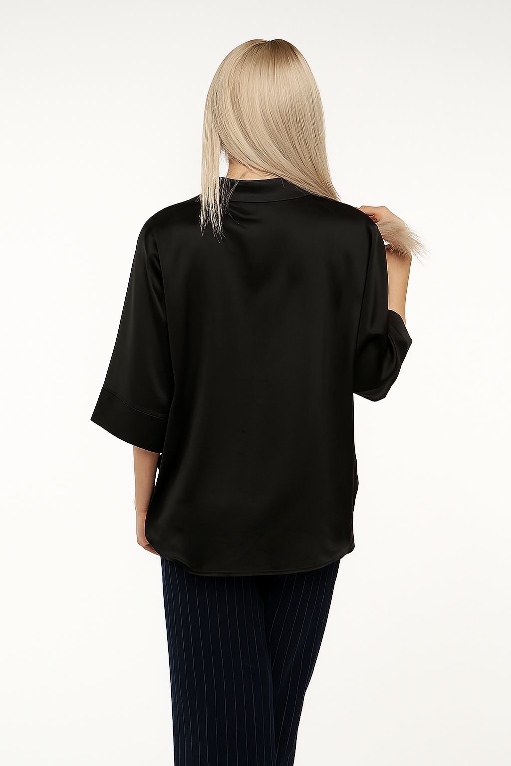 Blusa satinata donna colore nero satinata con maniche a tre quarti - immagine 4