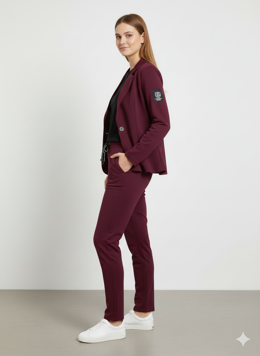 Tailleur donna modello Sporty-Chic in Tessuto Invernale – colore Bordeaux - immagine 2