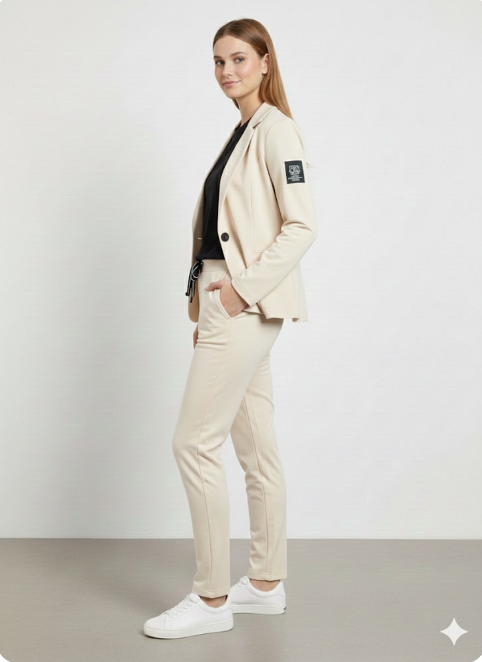 Tailleur donna modello Sporty-Chic in Tessuto Invernale – colore Beige / Panna - immagine 2