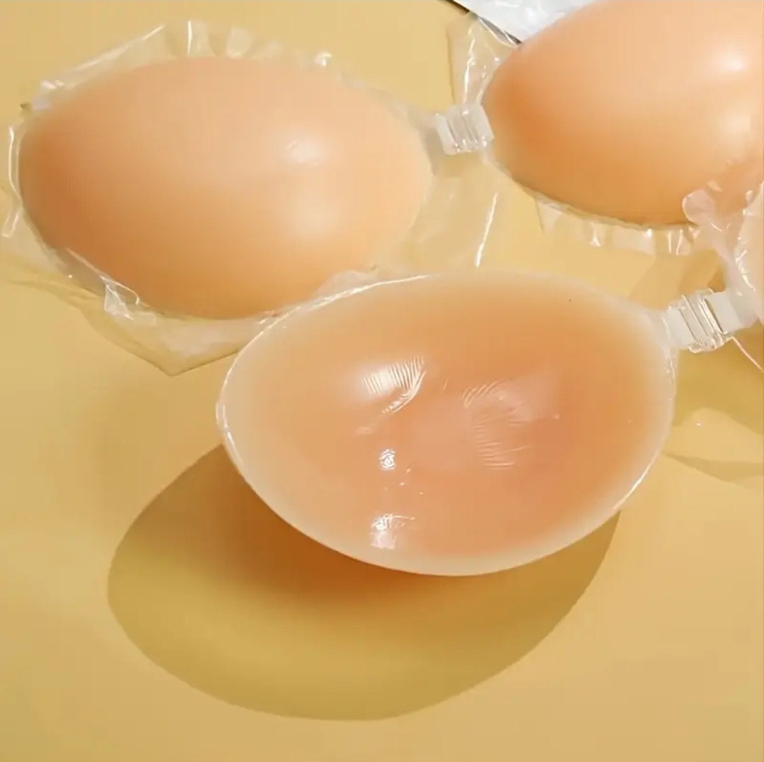 Coppe Adesive in Silicone: Sostegno Invisibile per Schiena e spalle Scoperte - immagine 7